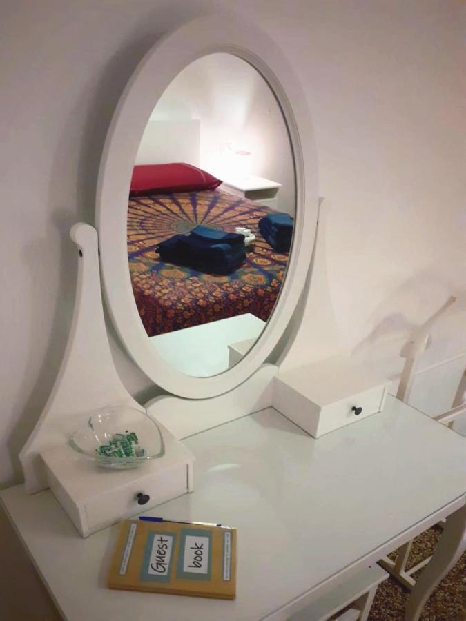 Bed and Breakfast La Tana Tra I Tetti Genua Exterior foto